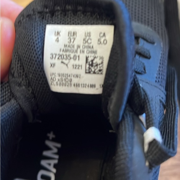 Beautiful black Pumas for kids size 5 - Picture 6 of 6